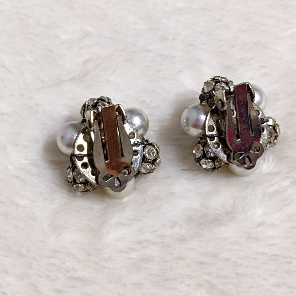 Vintage 60's Rhinestone & Faux Pearl Clip Earrings - Picture 6 of 6